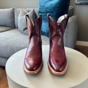 Freebird ZAMORA boot style in Red, SZ 7. BRAND NEW condition, never been worn.